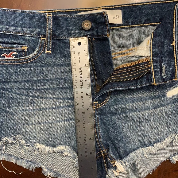 Distressed Hollister Jean Shorts - Picture 3 of 3